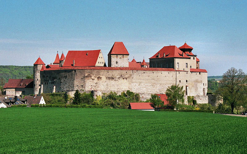 Burg von der Bergseite