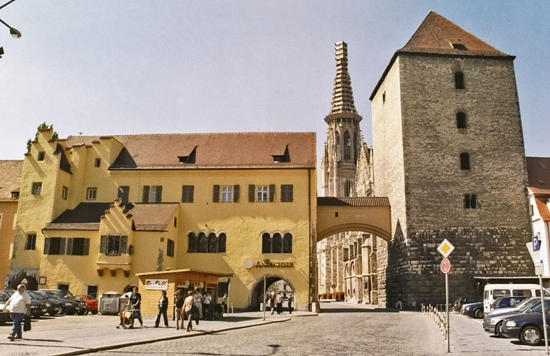 Herzogspfalz und Römerturm