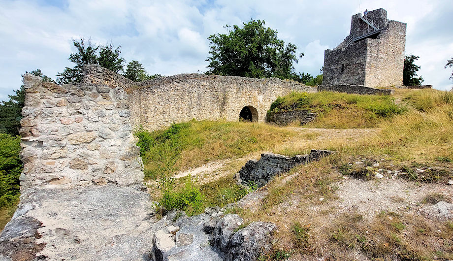 Ringmauer, Tor, Bergfried
